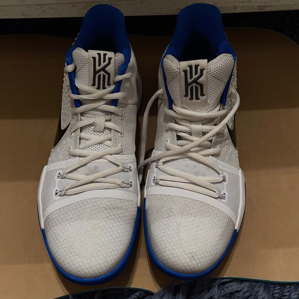 Nike Zoom Asurie Elizabeth  KYRIE Limited Edition Shoe